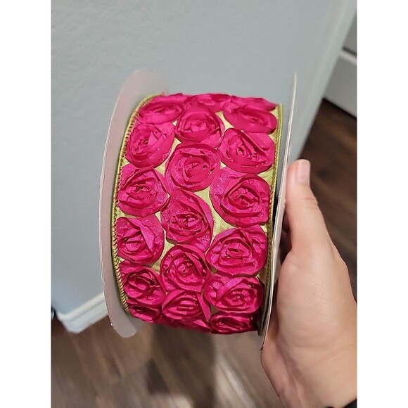 VTG Offray Love Knots Wired Edge Ribbon Green Base Pink Flowers Trim 6.75 Yds - Picture 1 of 9